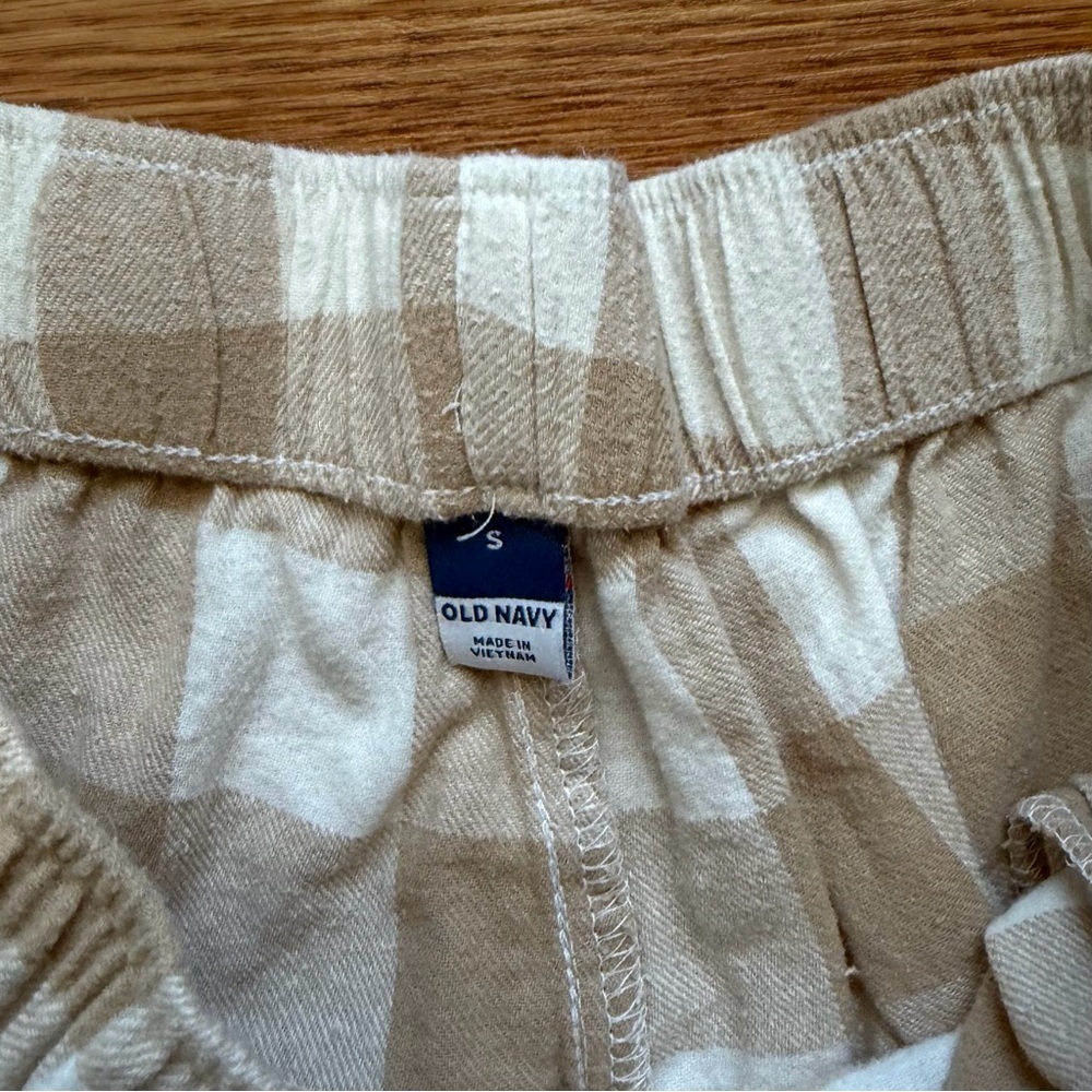 Old Navy Plaid Flannel Women’s Pajama Pants - Picture 4 of 4